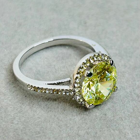 Round Chartreuse CZ Halo Silver Tone Cocktail Ring Size 8 - Picture 2 of 8